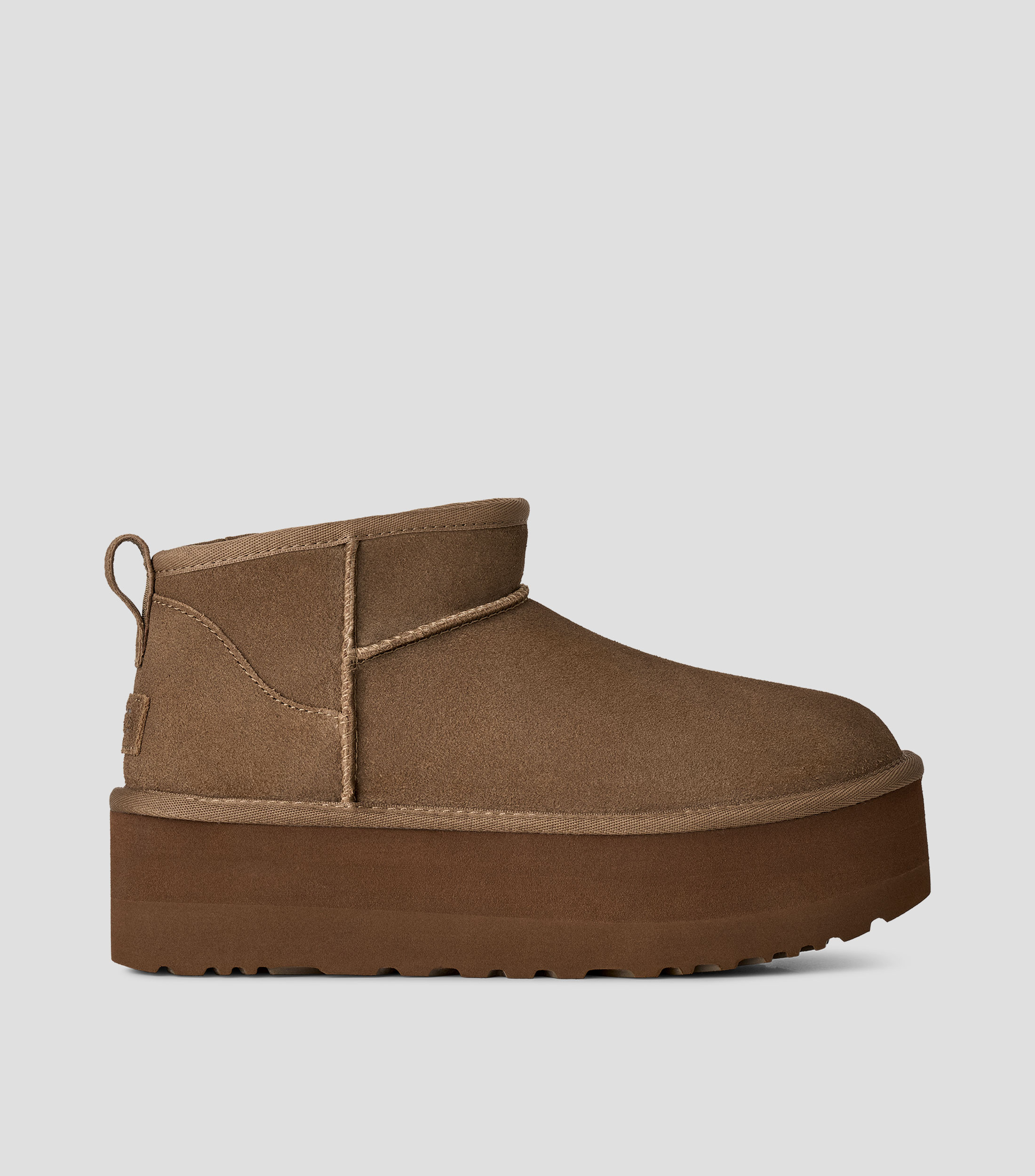 Botines Classic Ultra Mini Platform de gamuza con plataforma Mujer